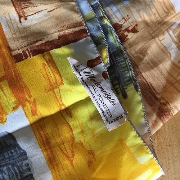 Vintage Mademoiselle brand chic yellow and gray abstract motif scarf - Picture 5 of 8